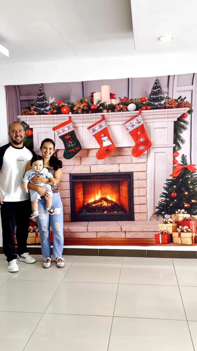 Familia frente al telón Chimenea